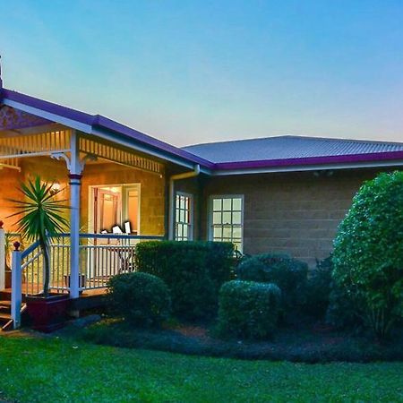 Lakefront Holiday Villa Yungaburra Exterior photo