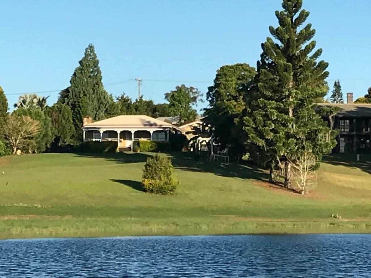 Lakefront Holiday Villa Yungaburra Exterior photo